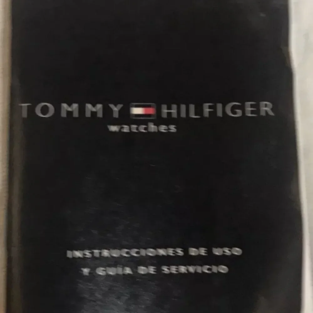 Women's Tommy Hilfiger Quartz Analog Dial Causal LARGE Round Watch T10041 NIB